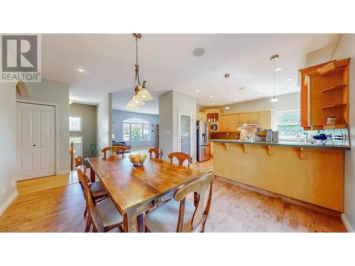 6122 Eveningstar Close, Oliver, BC - Indoor Photo Showing Dining Room