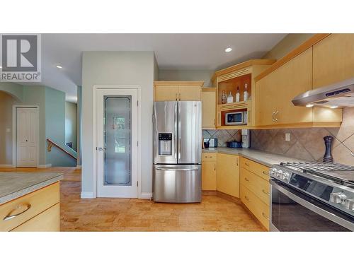 6122 Eveningstar Close, Oliver, BC - Indoor Photo Showing Kitchen