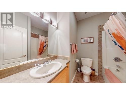 6122 Eveningstar Close, Oliver, BC - Indoor Photo Showing Bathroom