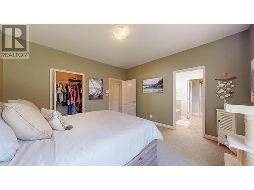 6122 Eveningstar Close, Oliver, BC - Indoor Photo Showing Bedroom