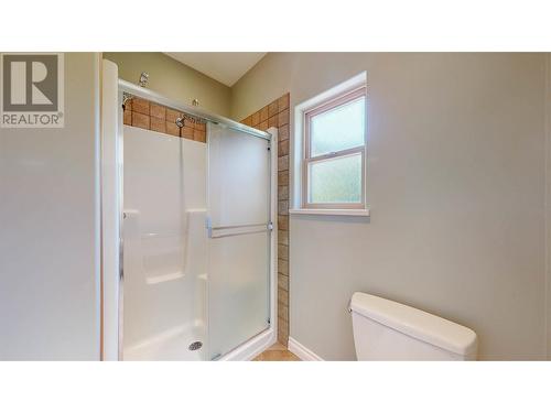 6122 Eveningstar Close, Oliver, BC - Indoor Photo Showing Bathroom