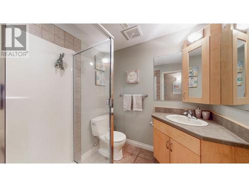 6122 Eveningstar Close, Oliver, BC - Indoor Photo Showing Bathroom