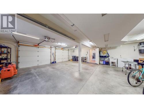 6122 Eveningstar Close, Oliver, BC - Indoor Photo Showing Garage