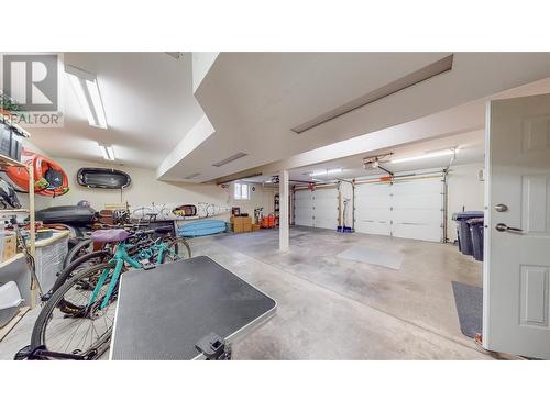 6122 Eveningstar Close, Oliver, BC - Indoor Photo Showing Garage