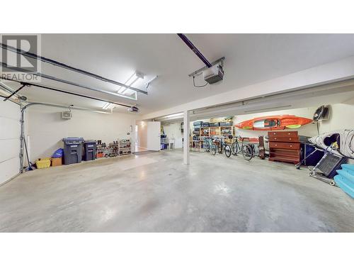 6122 Eveningstar Close, Oliver, BC - Indoor Photo Showing Garage