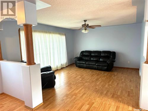 604 Donald Street, Hudson Bay, SK - Indoor Photo Showing Living Room