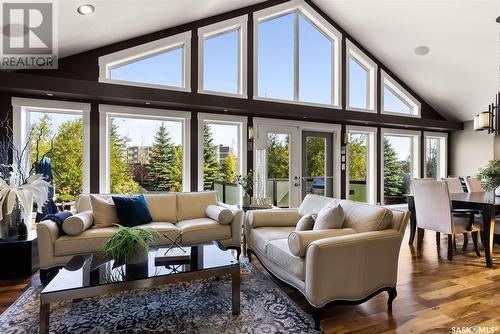 4818 Sandpiper Crescent E, Regina, SK - Indoor Photo Showing Living Room