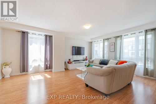 1445 Bradenton Path, Oshawa, ON - Indoor Photo Showing Living Room