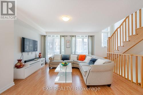 1445 Bradenton Path, Oshawa, ON - Indoor Photo Showing Living Room