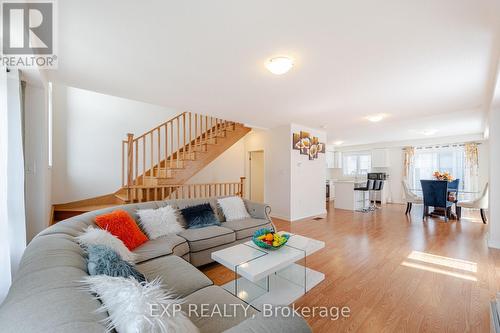 1445 Bradenton Path, Oshawa, ON - Indoor Photo Showing Living Room