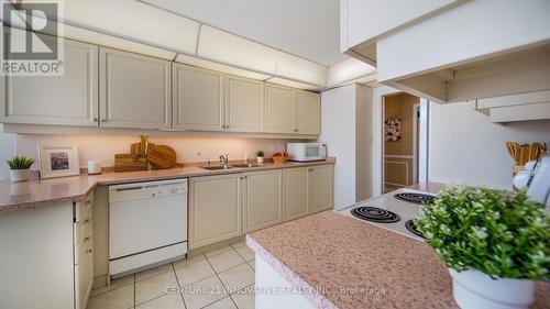 212 - 168 Bonis Avenue, Toronto (Tam O'Shanter-Sullivan), ON - Indoor Photo Showing Kitchen With Double Sink