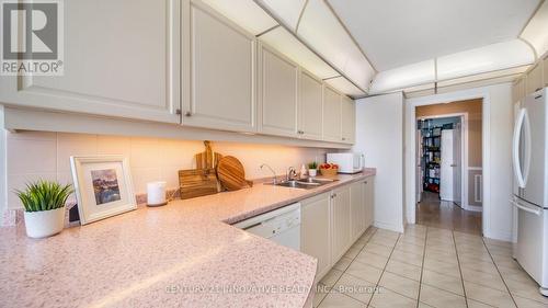 212 - 168 Bonis Avenue, Toronto (Tam O'Shanter-Sullivan), ON - Indoor Photo Showing Kitchen With Double Sink