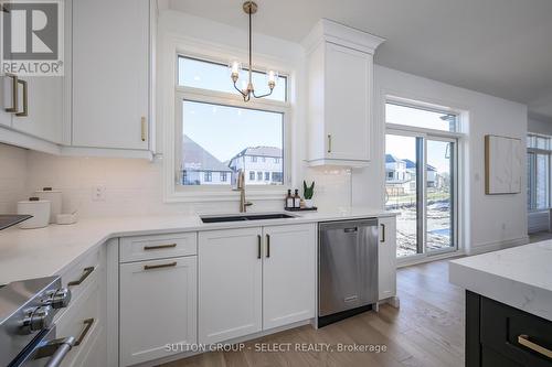 8 Hazelwood Path, Thames Centre (Dorchester), ON - Indoor Photo Showing Kitchen With Double Sink With Upgraded Kitchen