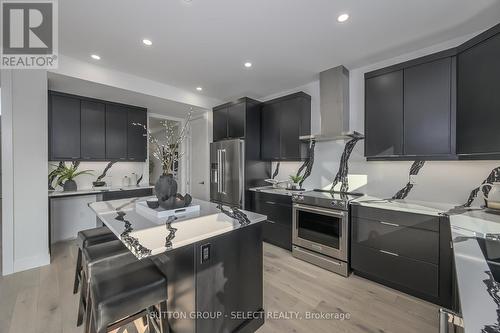 118 Timberwalk Trail, Middlesex Centre (Ilderton), ON - Indoor Photo Showing Kitchen With Upgraded Kitchen