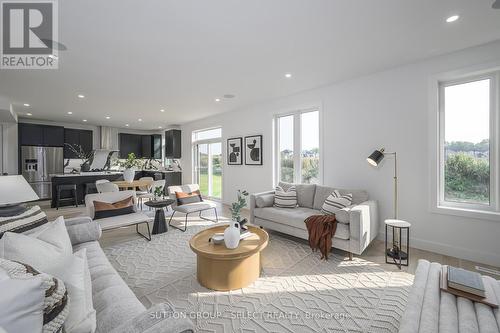 118 Timberwalk Trail, Middlesex Centre (Ilderton), ON - Indoor Photo Showing Living Room