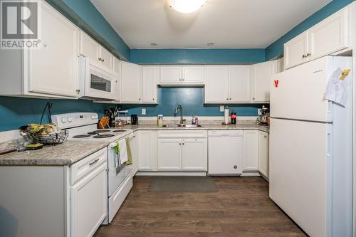 4556 Otway Road, Prince George, BC - Indoor Photo Showing Kitchen With Double Sink