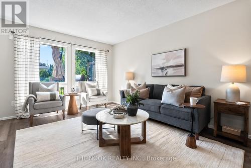 1097 St Andrews Court, Oshawa (Donevan), ON - Indoor Photo Showing Living Room