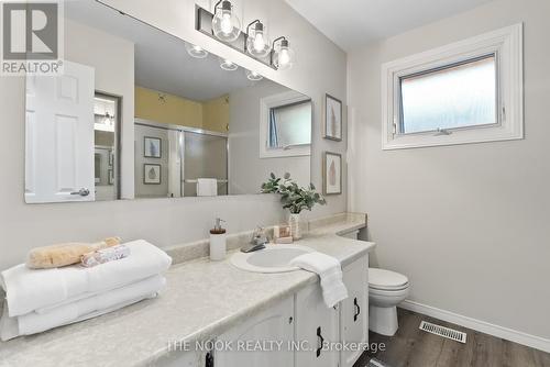 1097 St Andrews Court, Oshawa (Donevan), ON - Indoor Photo Showing Bathroom