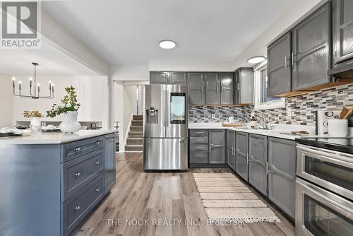 1097 St Andrews Court, Oshawa (Donevan), ON - Indoor Photo Showing Kitchen With Upgraded Kitchen