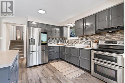 1097 St Andrews Court, Oshawa (Donevan), ON - Indoor Photo Showing Kitchen With Upgraded Kitchen