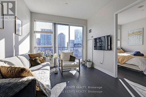 1019 - 1030 King Street W, Toronto, ON - Indoor Photo Showing Living Room