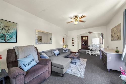 5 Sherring Street S, Haldimand County, ON - Indoor Photo Showing Living Room