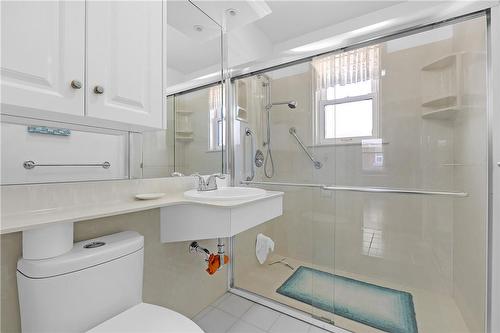 106 Fernwood Crescent, Hamilton, ON - Indoor Photo Showing Bathroom