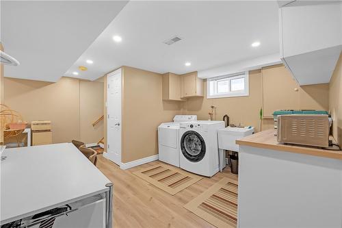 106 Fernwood Crescent, Hamilton, ON - Indoor Photo Showing Laundry Room