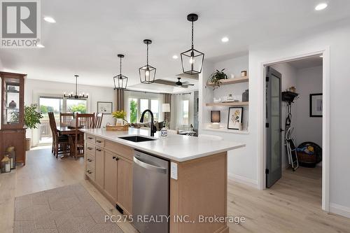 101 Kamal Drive, Sarnia, ON - Indoor Photo Showing Kitchen With Upgraded Kitchen