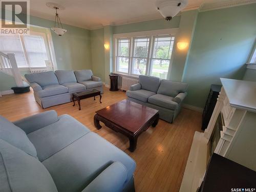 300 Main Street, Wilkie, SK - Indoor Photo Showing Living Room