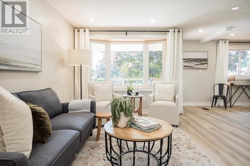 25 Duchess Drive, Cambridge, ON - Indoor Photo Showing Living Room