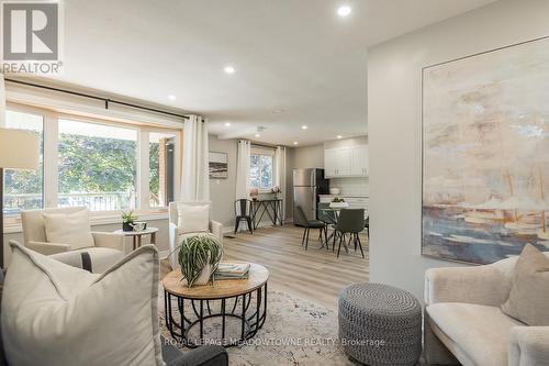 25 Duchess Drive, Cambridge, ON - Indoor Photo Showing Living Room