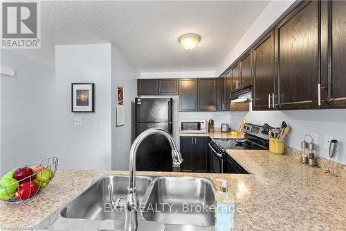 13B - 15 Carere Crescent, Guelph (Brant), ON - Indoor Photo Showing Kitchen With Double Sink