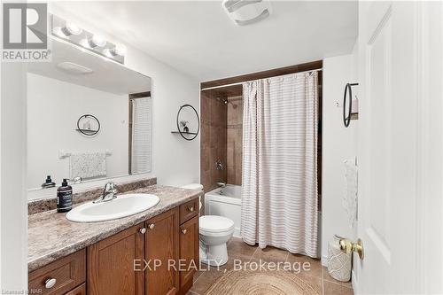 13B - 15 Carere Crescent, Guelph, ON - Indoor Photo Showing Bathroom