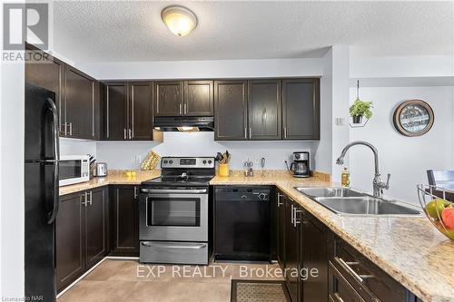 13B - 15 Carere Crescent, Guelph, ON - Indoor Photo Showing Kitchen With Double Sink