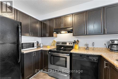 13B - 15 Carere Crescent, Guelph, ON - Indoor Photo Showing Kitchen