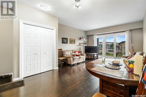 212 4501 Child Avenue, Regina, SK - Indoor Photo Showing Living Room