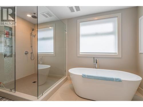 1420 Pinot Noir Drive, West Kelowna, BC - Indoor Photo Showing Bathroom