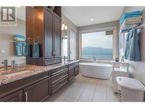 1420 Pinot Noir Drive, West Kelowna, BC - Indoor Photo Showing Bathroom