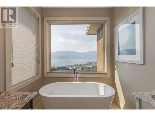 1420 Pinot Noir Drive, West Kelowna, BC - Indoor Photo Showing Bathroom