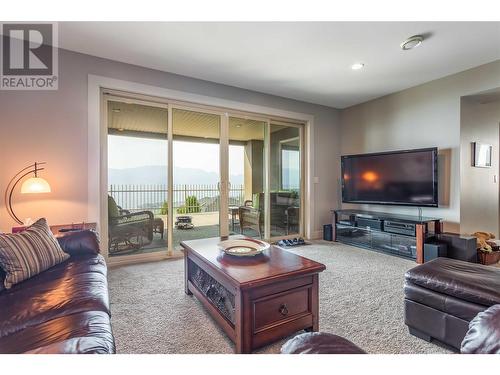 1420 Pinot Noir Drive, West Kelowna, BC - Indoor Photo Showing Living Room