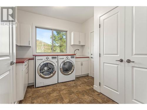 638 Long Ridge Drive, Kelowna, BC - Indoor Photo Showing Laundry Room