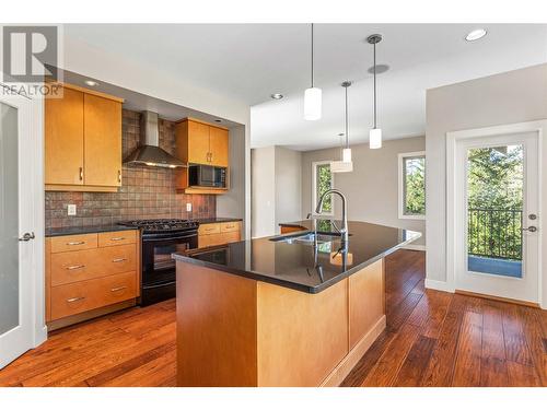 638 Long Ridge Drive, Kelowna, BC - Indoor Photo Showing Kitchen With Double Sink With Upgraded Kitchen