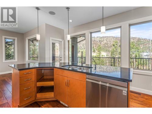 638 Long Ridge Drive, Kelowna, BC - Indoor Photo Showing Kitchen With Double Sink