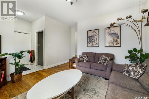 6814 Dalgliesh Drive, Regina, SK - Indoor Photo Showing Living Room