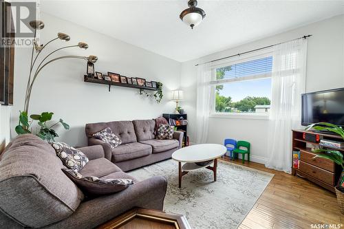 6814 Dalgliesh Drive, Regina, SK - Indoor Photo Showing Living Room