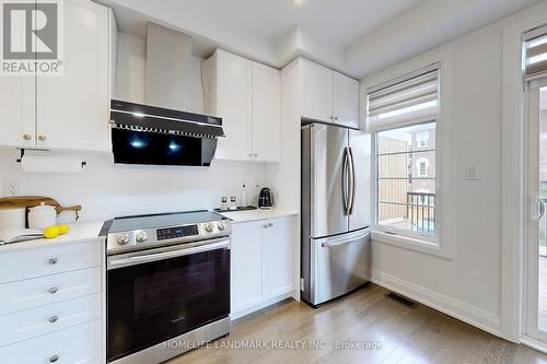 8B Parker Avenue, Richmond Hill (Oak Ridges), ON - Indoor Photo Showing Kitchen