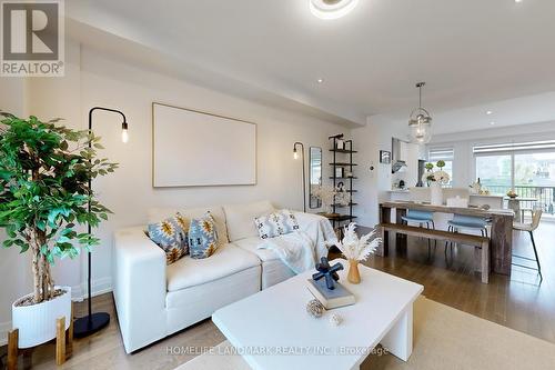 8B Parker Avenue, Richmond Hill (Oak Ridges), ON - Indoor Photo Showing Living Room