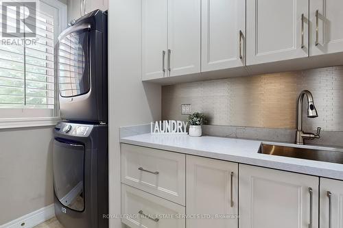 64 Woodland Hills Boulevard, Aurora, ON - Indoor Photo Showing Laundry Room