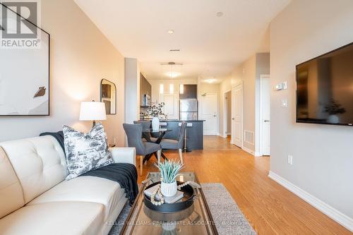 208 - 33 Whitmer Street, Milton (Scott), ON - Indoor Photo Showing Living Room